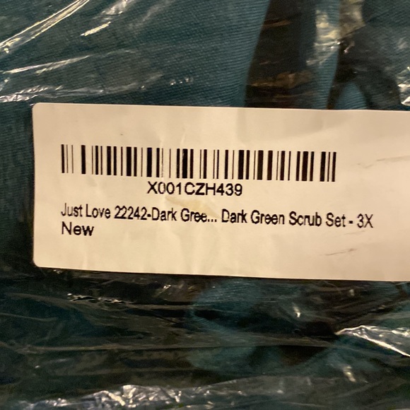 Brand new x3 scrub uniform. Dark green - Picture 2 of 4